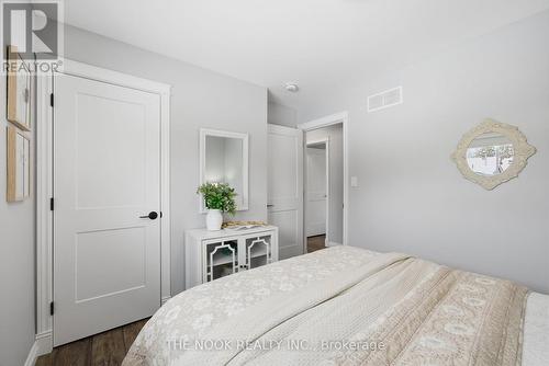 1040 Yankee Line, Selwyn, ON - Indoor Photo Showing Bedroom