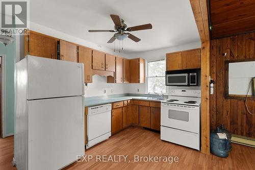 8511 Small Lane, Adjala-Tosorontio, ON - Indoor Photo Showing Kitchen