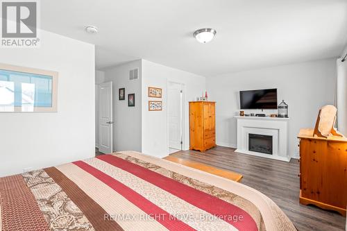 A - 246 James Street E, Orillia, ON - Indoor Photo Showing Bedroom