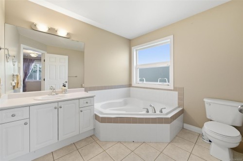 1185 Rock St, Saanich, BC 