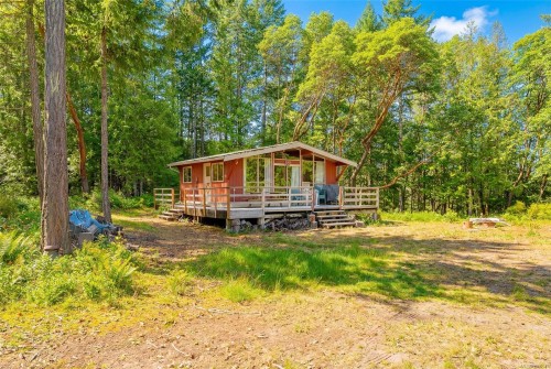 2740 Lakeview Rd, Qualicum Beach, BC 