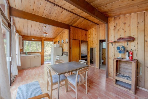 2740 Lakeview Rd, Qualicum Beach, BC 