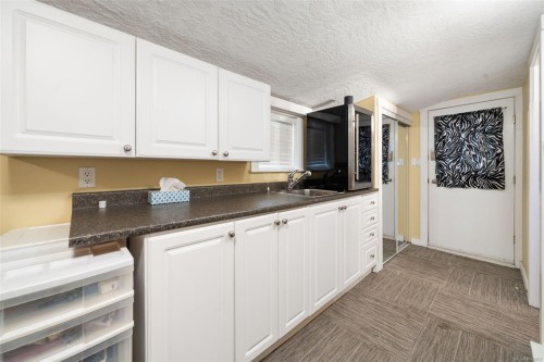 450 Obed Ave, Saanich, BC 