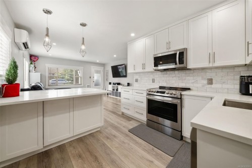 450 Obed Ave, Saanich, BC 