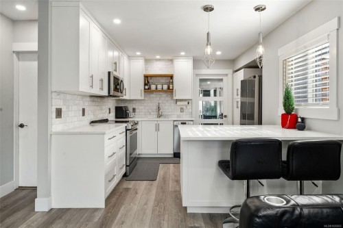 450 Obed Ave, Saanich, BC 