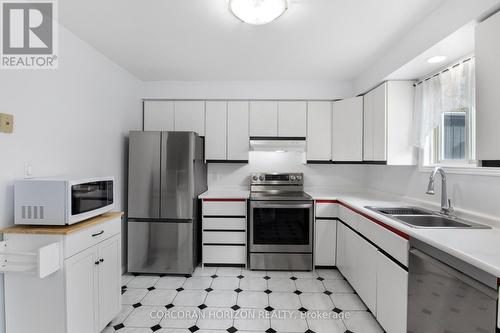 43 Middleton Street, Cambridge, ON - Indoor Photo Showing Kitchen With Double Sink