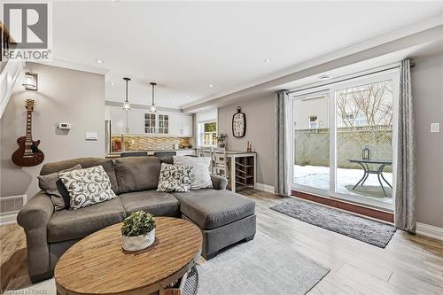 469 Claridge Road Unit# 6, Burlington, ON - Indoor Photo Showing Living Room