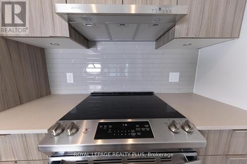 1710 - 430 Square One Drive, Mississauga, ON - Indoor Photo Showing Kitchen
