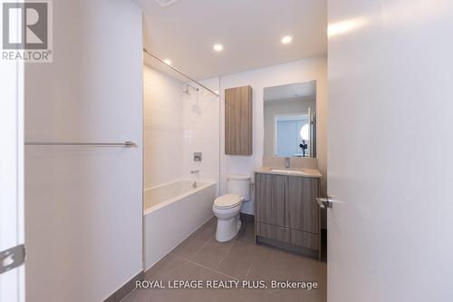 1710 - 430 Square One Drive, Mississauga, ON - Indoor Photo Showing Bathroom