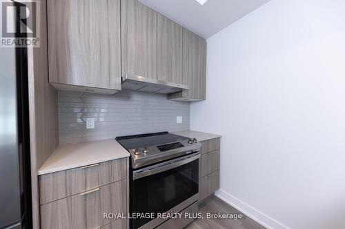 1710 - 430 Square One Drive, Mississauga, ON - Indoor Photo Showing Kitchen
