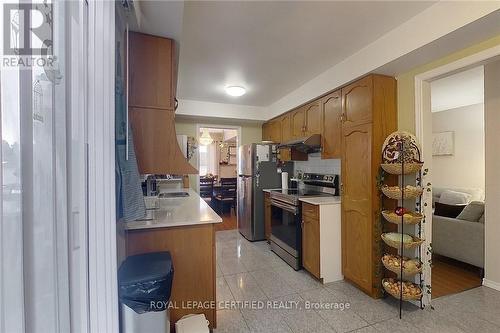 233 Benesfort Crescent, Waterloo, ON - Indoor Photo Showing Kitchen