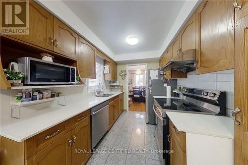 233 Benesfort Crescent, Waterloo, ON - Indoor Photo Showing Kitchen With Double Sink