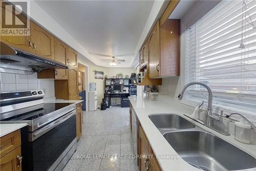 233 Benesfort Crescent, Waterloo, ON - Indoor Photo Showing Kitchen With Double Sink