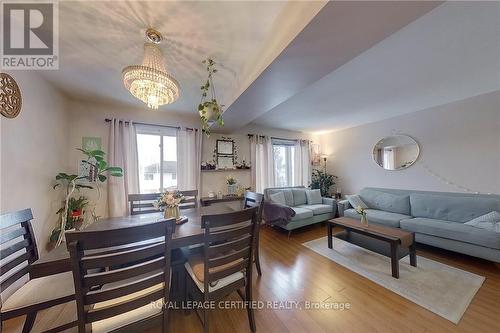 233 Benesfort Crescent, Waterloo, ON - Indoor Photo Showing Living Room