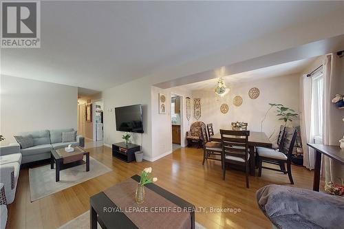 233 Benesfort Crescent, Waterloo, ON - Indoor Photo Showing Living Room