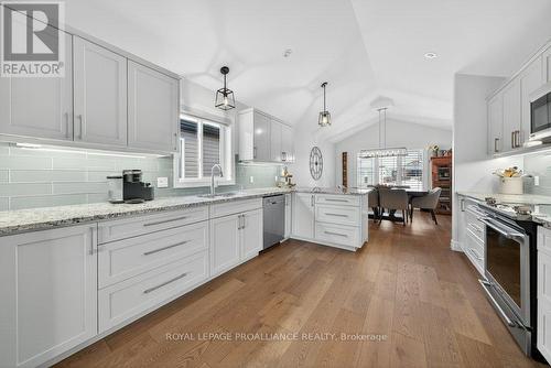 21 Brookfield Crescent, Quinte West (Murray Ward), ON - Indoor Photo Showing Kitchen With Upgraded Kitchen