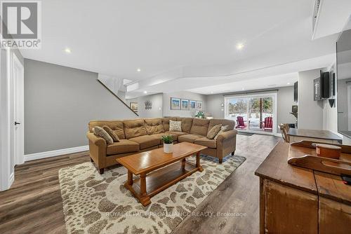21 Brookfield Crescent, Quinte West (Murray Ward), ON - Indoor Photo Showing Living Room