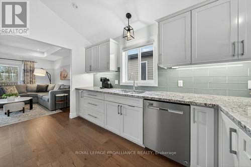 21 Brookfield Crescent, Quinte West (Murray Ward), ON - Indoor Photo Showing Kitchen With Upgraded Kitchen