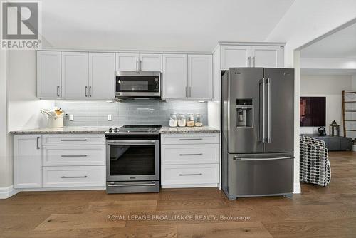 21 Brookfield Crescent, Quinte West (Murray Ward), ON - Indoor Photo Showing Kitchen With Upgraded Kitchen
