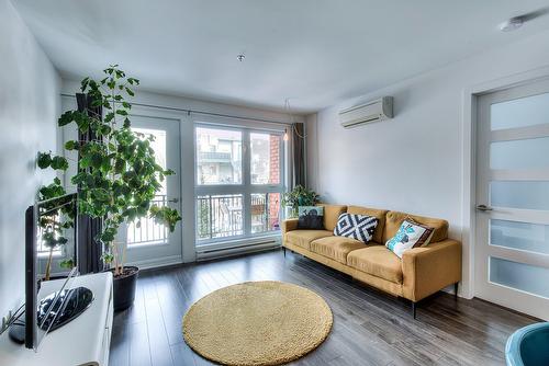Living room - 209-2145 Rue St-Clément, Montréal (Mercier/Hochelaga-Maisonneuve), QC - Indoor Photo Showing Living Room