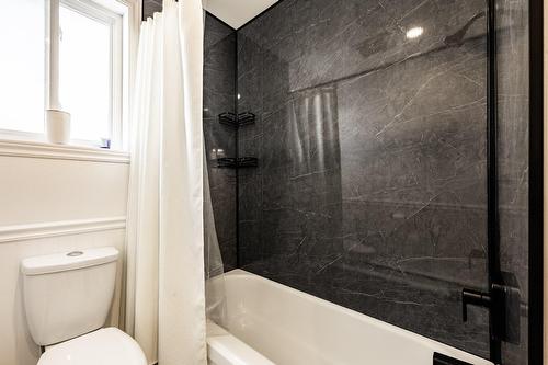 Salle de bains - 412 Boul. St-Joseph, Sainte-Julie, QC - Indoor Photo Showing Bathroom