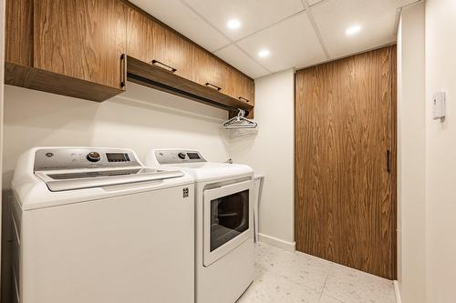 Salle de lavage - 412 Boul. St-Joseph, Sainte-Julie, QC - Indoor Photo Showing Laundry Room