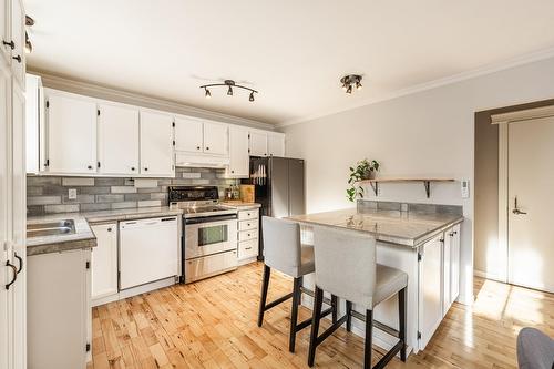 Cuisine - 412 Boul. St-Joseph, Sainte-Julie, QC - Indoor Photo Showing Kitchen With Double Sink