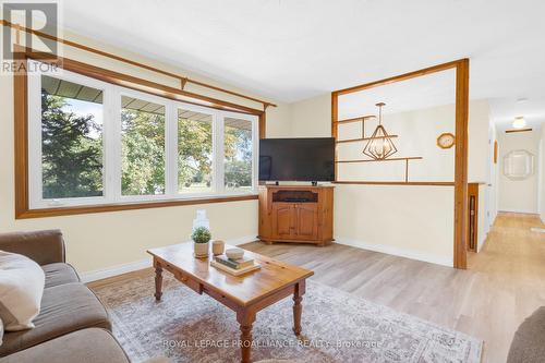 122 Lisgar Street, Brighton, ON - Indoor Photo Showing Living Room