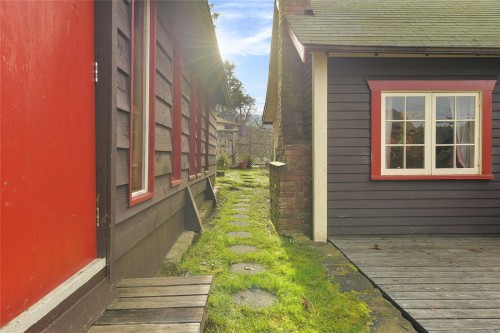 417 Sunset Pl, Mayne Island, BC 