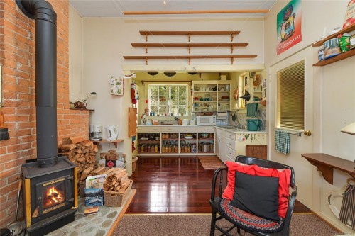 417 Sunset Pl, Mayne Island, BC 