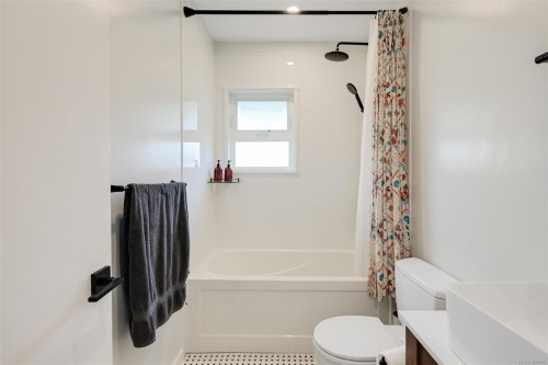 1680 Sheridan Ave, Saanich, BC 