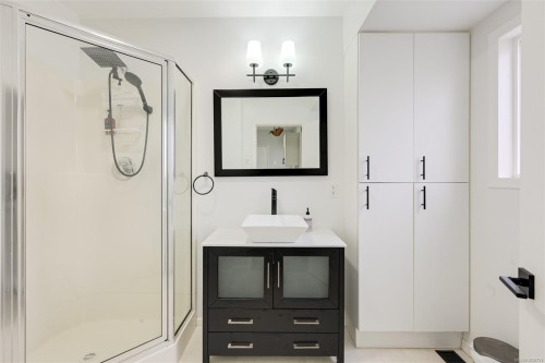 1680 Sheridan Ave, Saanich, BC 