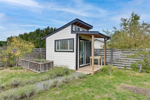 1680 Sheridan Ave, Saanich, BC 