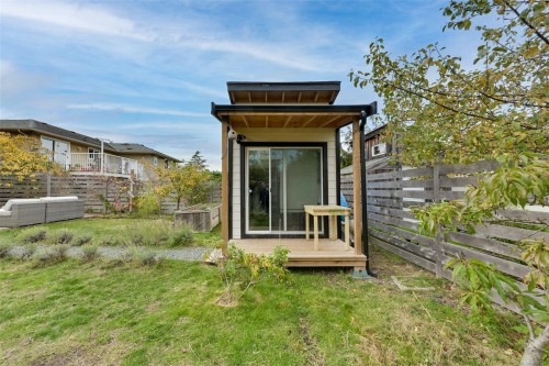 1680 Sheridan Ave, Saanich, BC 