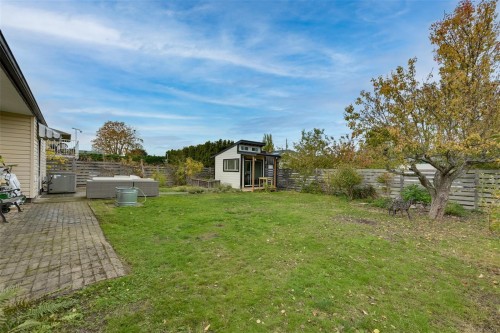 1680 Sheridan Ave, Saanich, BC 