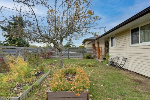 1680 Sheridan Ave, Saanich, BC 