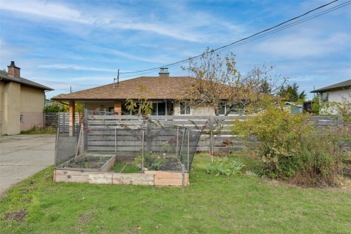 1680 Sheridan Ave, Saanich, BC 