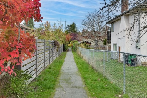 1680 Sheridan Ave, Saanich, BC 