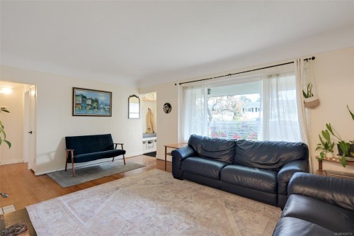 1680 Sheridan Ave, Saanich, BC 