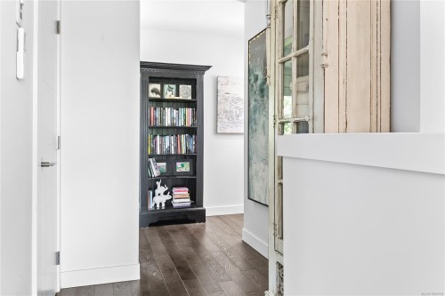 7-1032 Cloverdale Ave, Saanich, BC 