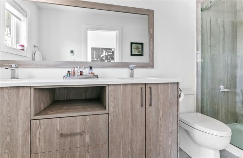 7-1032 Cloverdale Ave, Saanich, BC 