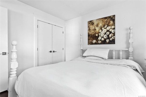 7-1032 Cloverdale Ave, Saanich, BC 