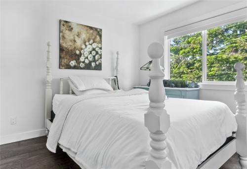 7-1032 Cloverdale Ave, Saanich, BC 