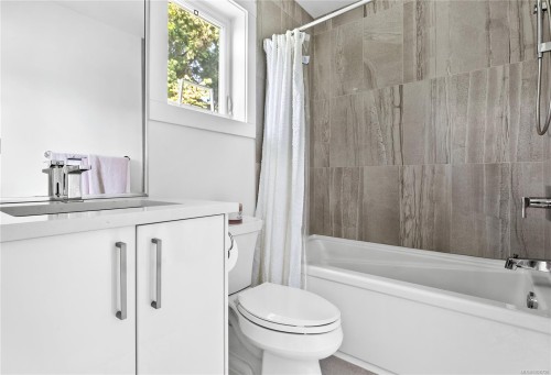 7-1032 Cloverdale Ave, Saanich, BC 