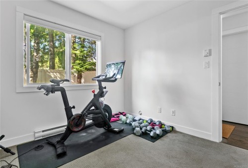 7-1032 Cloverdale Ave, Saanich, BC 