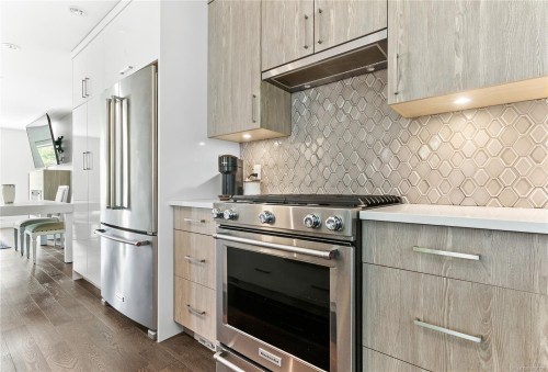 7-1032 Cloverdale Ave, Saanich, BC 