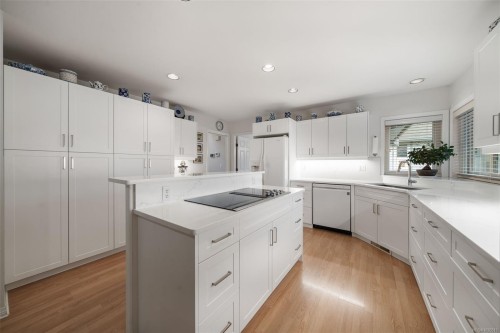 1741 Barrie Rd, Saanich, BC 