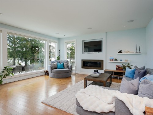 4885 Prospect Lake Rd, Saanich, BC 