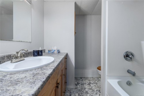 9437 Martin Park Dr, Black Creek, BC 