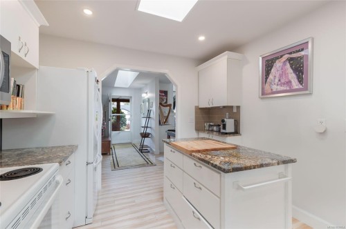 697 Woodburn St, Parksville, BC 